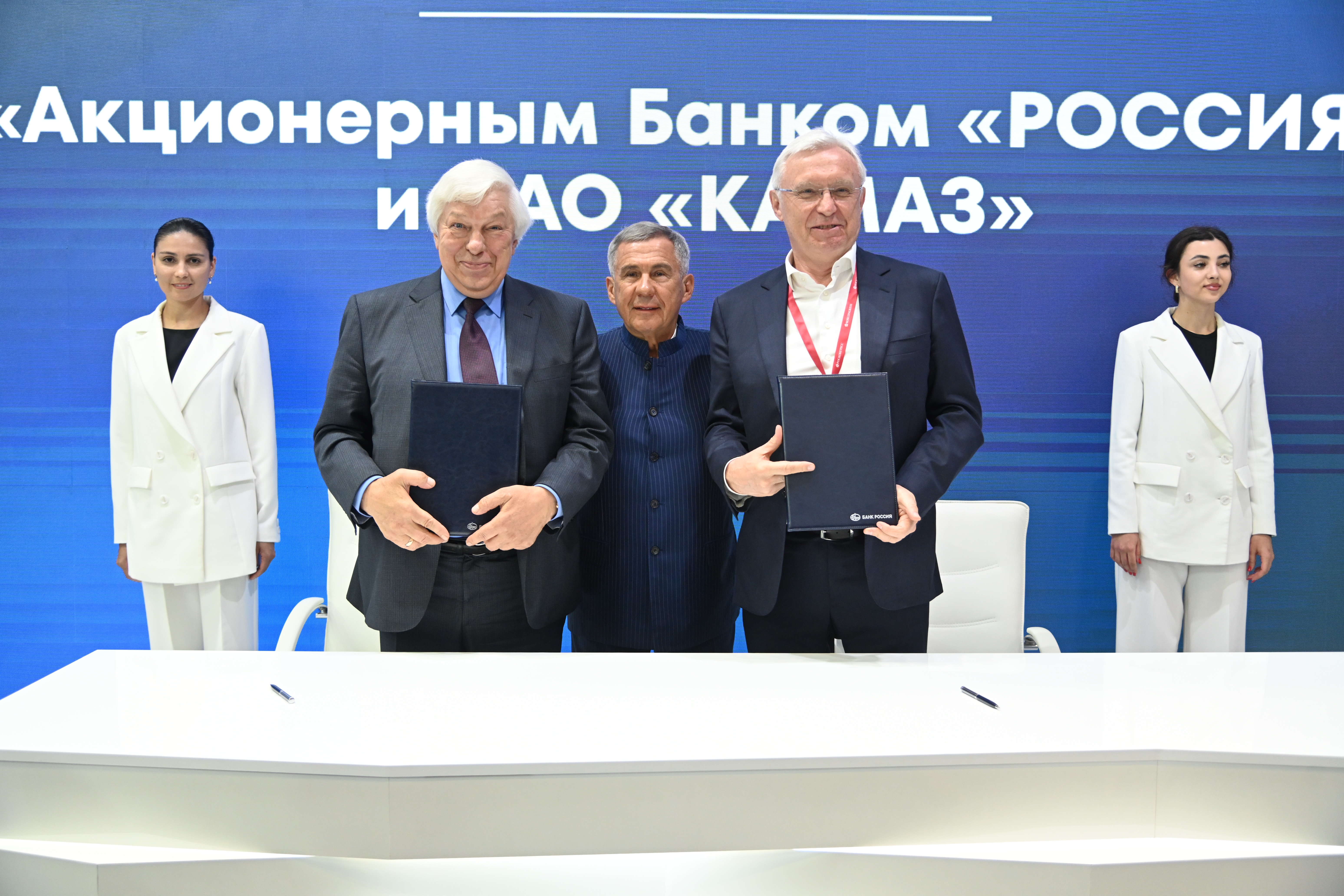 ПАО «КАМАЗ» и Банк «РОССИЯ» подписали соглашение о сотрудничестве