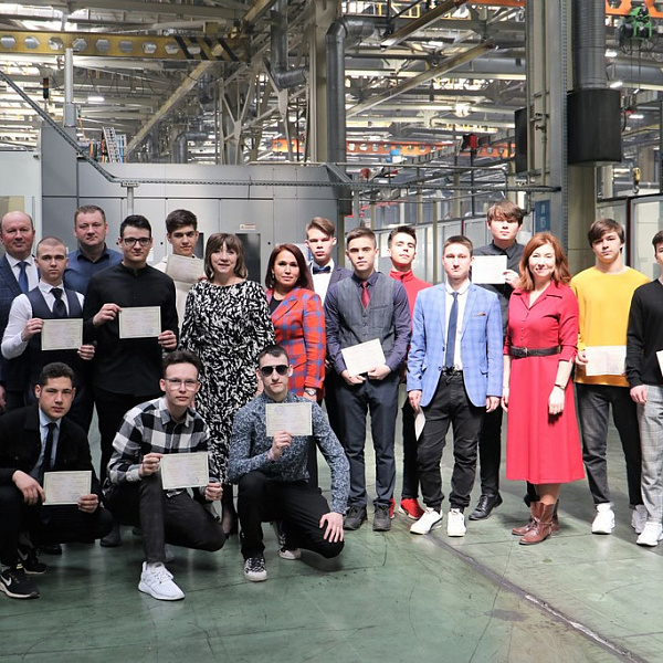 На заводе двигателей завершилось обучение студентов