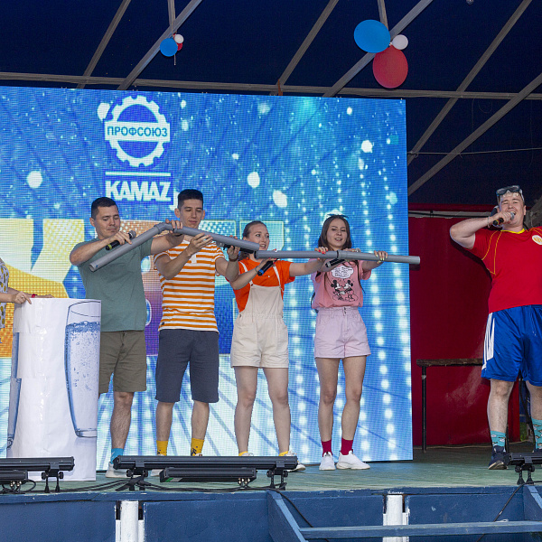 На «КАМАЗе» прошёл летний фестиваль весёлых и находчивых