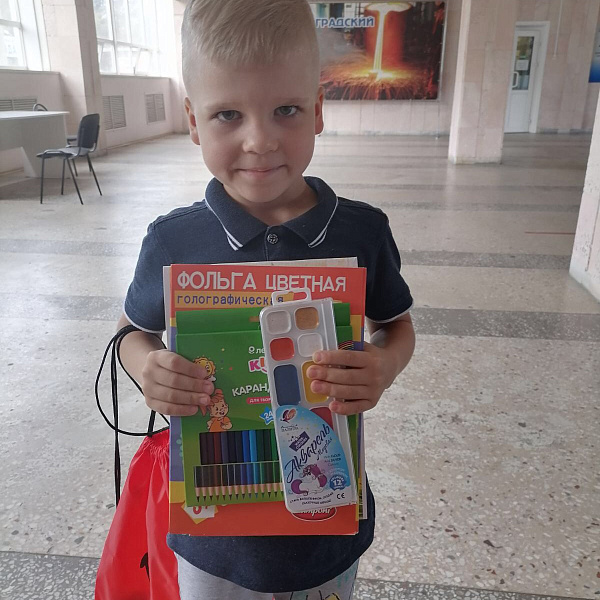 В Группе ОАТ вручили подарки первоклассникам