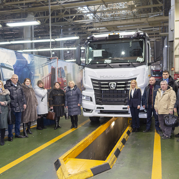 Директора челнинских школ побывали на «КАМАЗе»