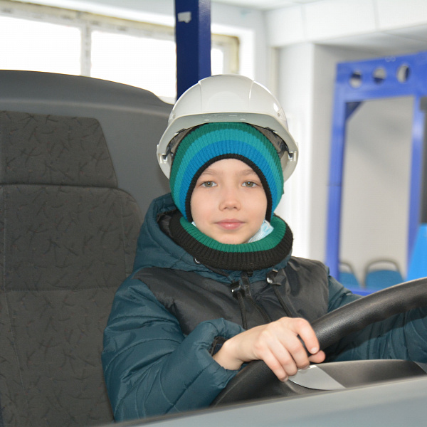 «НЕФАЗ» осуществил мечту школьника