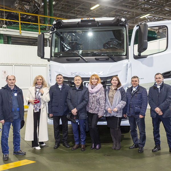 Делегация «Нижнекамскнефтехима» побывала на «КАМАЗе»