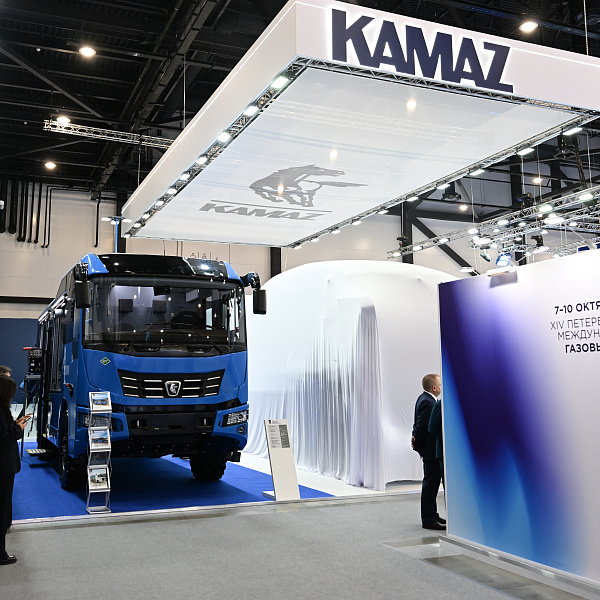 На ПМГФ-2025 презентованы усовершенствованные передвижные мастерские КАМАЗ-62501