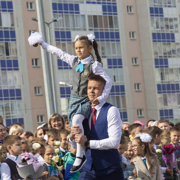 «КАМАЗ» поздравил учащихся с Днём знаний