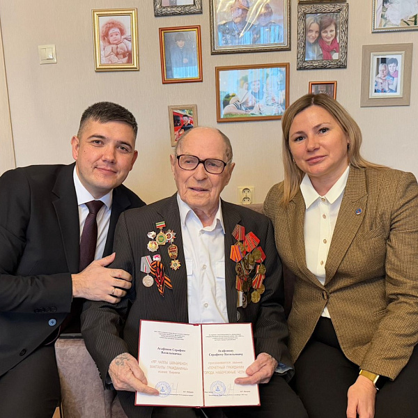 Ветерану «КАМАЗа» вручили медаль «80 лет Победы в ВОВ»