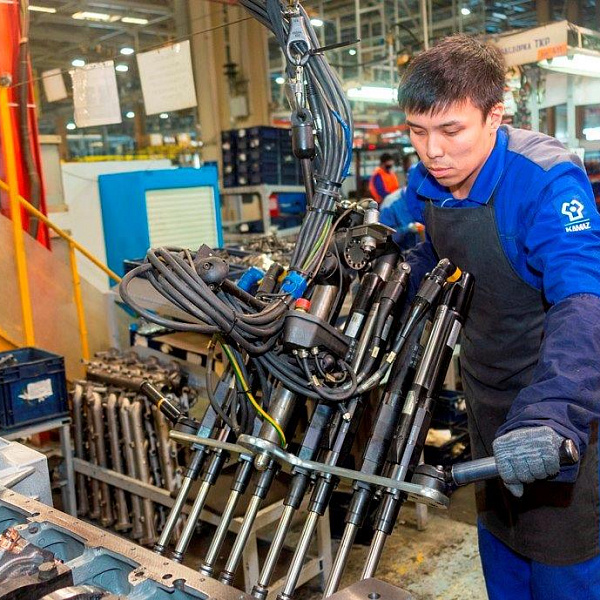Студенты из Казахстана проходят практику на «КАМАЗе»