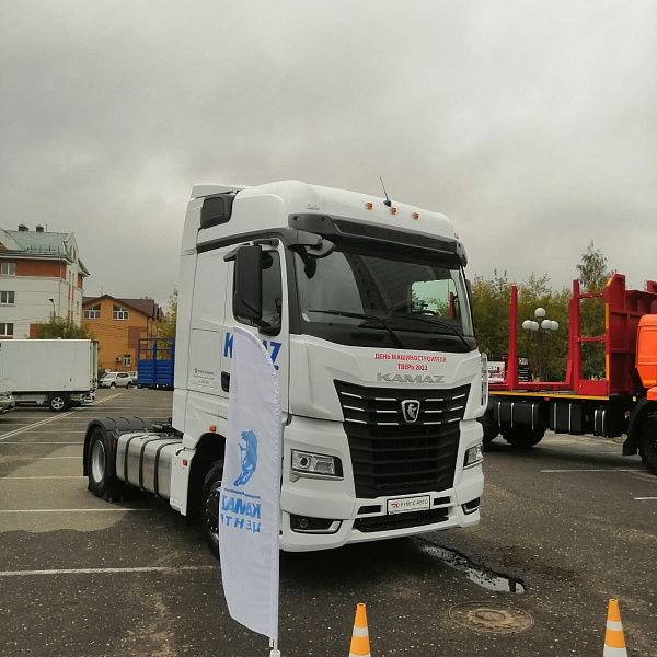 Автотехника КАМАЗ на выставке в Твери