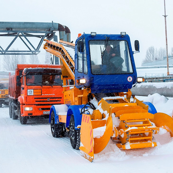 Уборка снега на территории «КАМАЗа» 