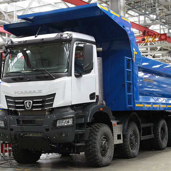 «КАМАЗ» презентовал самый большой российский карьерный самосвал