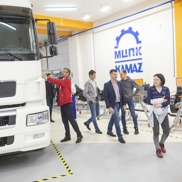 Делегация МАЗ «Москвич» на «КАМАЗе»