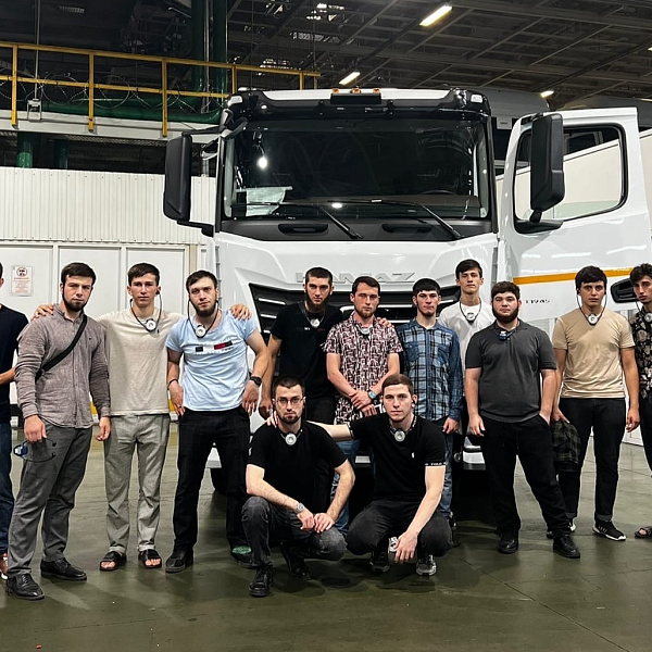 На «КАМАЗе» прошли практику студенты из Чечни