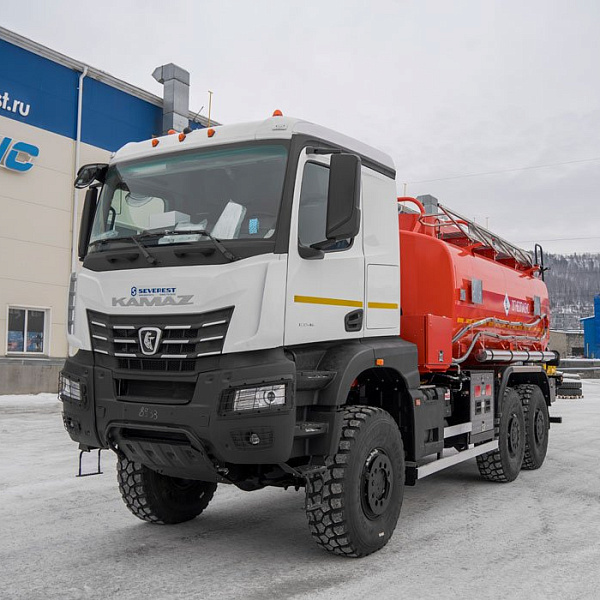 Представлена новая модель автотопливозаправщика на шасси КАМАЗ-65959