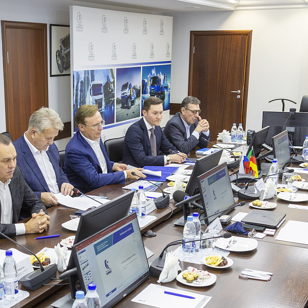 На «КАМАЗе» прошли переговоры с представителями фирмы KUKA 