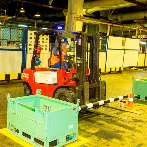 Водители погрузчика показали своё мастерство