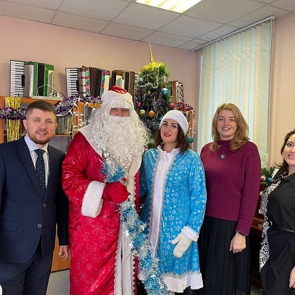 Новогодние подарки от камазовских волонтёров