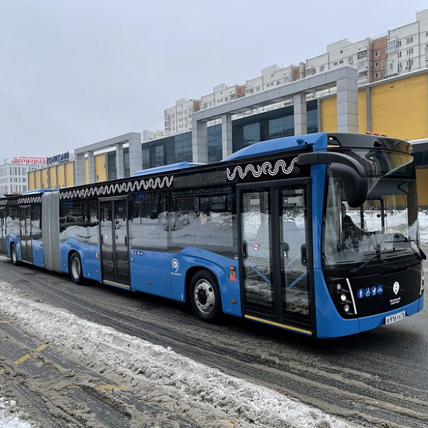 Жители Москвы тестируют электробус-гармошку КАМАЗ