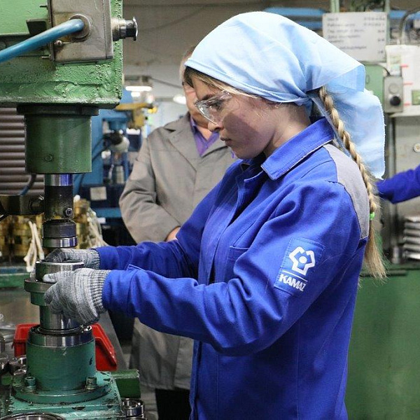 На заводе двигателей определили лучших работников