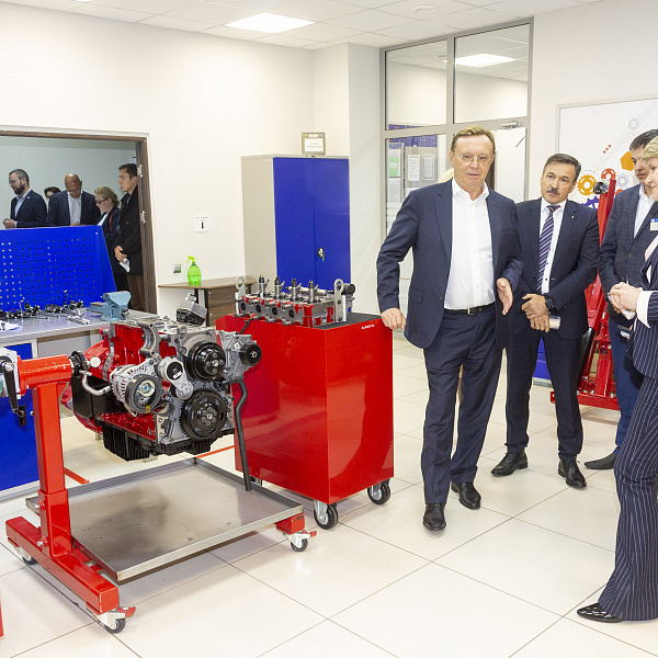 Елена Шмелёва посетила «КАМАЗ»