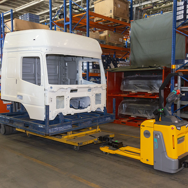 Роботы для доставки кабин КАМАЗов