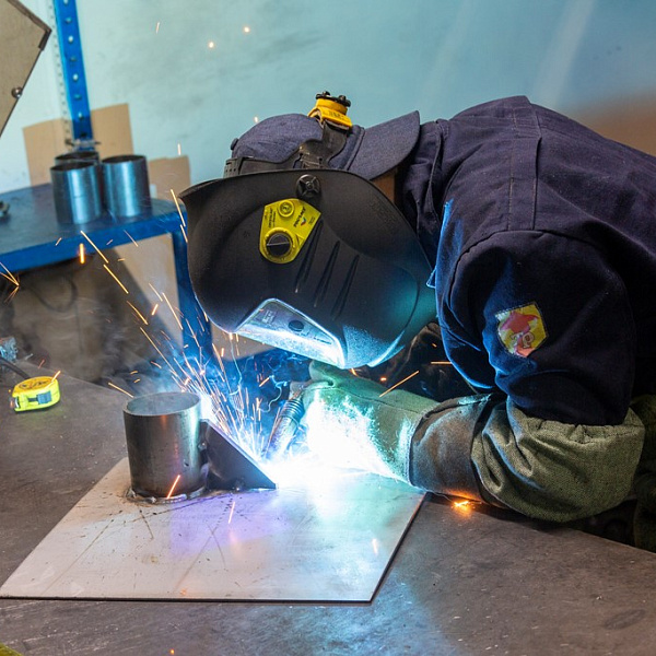 На прессово-рамном заводе определили лучшего сварщика