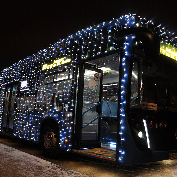 Новогодний электробус КАМАЗ на улицах Белгорода