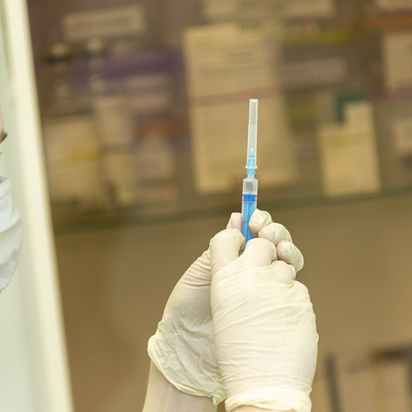 На «КАМАЗе» вакцинировано около 84 процентов персонала