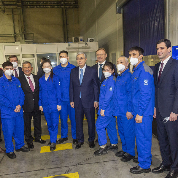 Касым-Жомарт Токаев встретился на «КАМАЗе» со студентами из Казахстана