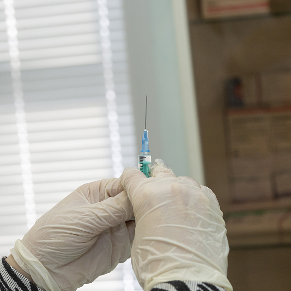 На «КАМАЗе» ревакцинировано 83 процента персонала