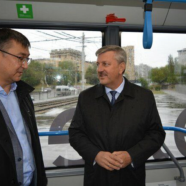 Электробус КАМАЗ-6282 на улицах Волгограда